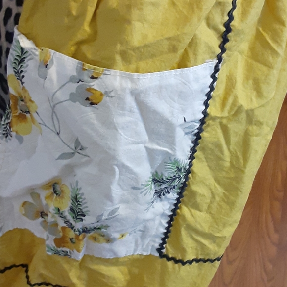 Cottagecore Prairie Mustard Yellow Half Apron - Picture 8 of 8